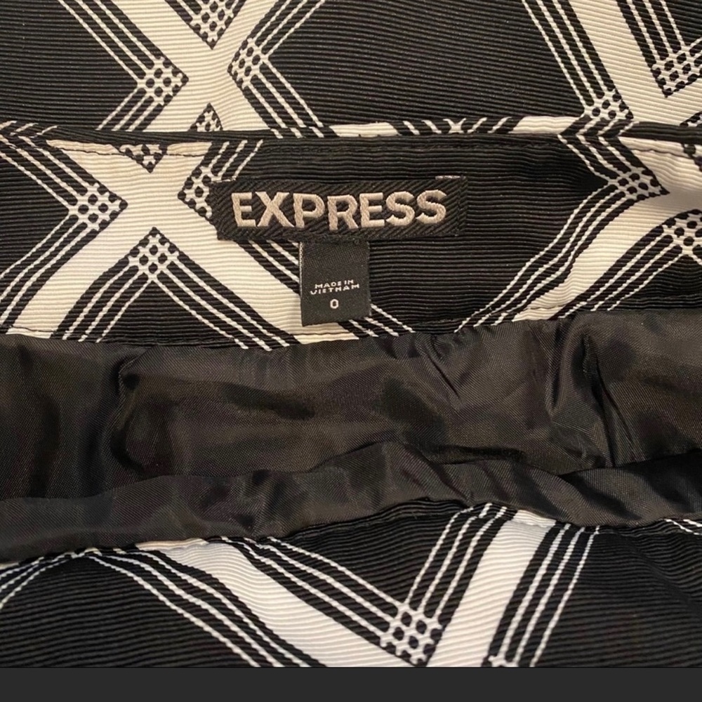 Express Black White Plaid A-Line Skirt Size 0 Flounce Mini Preppy Chic - Picture 3 of 3